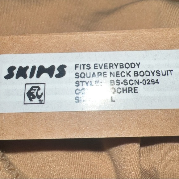 SKIMS FITS EVERYBODY SQUARE NECK BODYSUIT | Color: OCHRE | NEW/NWT!!🤎🤎 - Picture 9 of 9